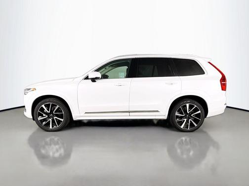 Crystal White Metallic 2023 Volvo XC90 B6 Plus 7-Seater