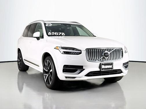 Crystal White Metallic 2023 Volvo XC90 B6 Plus 7-Seater