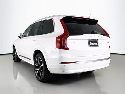 Crystal White Metallic 2023 Volvo XC90 B6 Plus 7-Seater