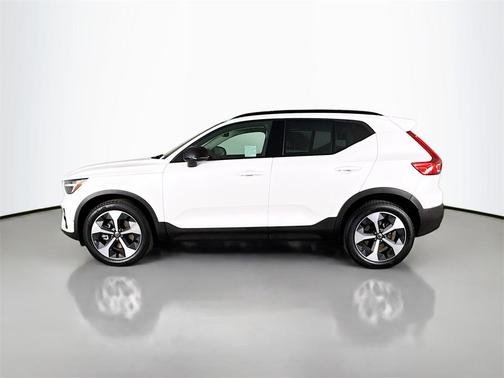 2026 Volvo XC40 Plus, B5 AWD Gas (mild hybrid), Dark
