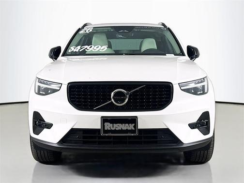 2026 Volvo XC40 Plus, B5 AWD Gas (mild hybrid), Dark
