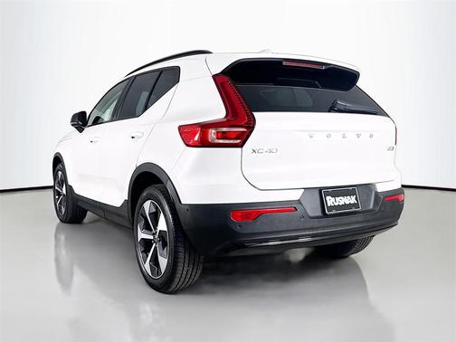 2026 Volvo XC40 Plus, B5 AWD Gas (mild hybrid), Dark