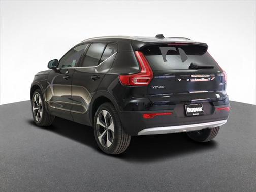 2025 Volvo XC40 B5 Core Bright Theme