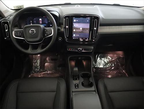 2025 Volvo XC40 B5 Core Bright Theme
