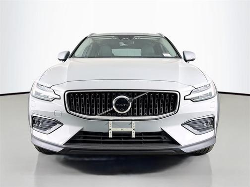 2026 Volvo V60 Cross Country B5 Ultra
