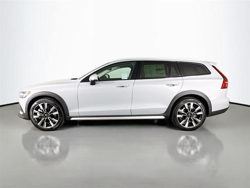 2026 Volvo V60 Cross Country B5 Ultra