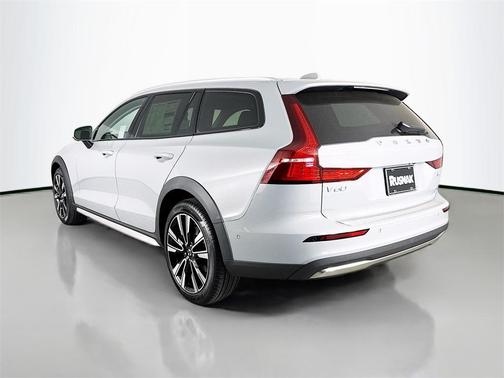 2026 Volvo V60 Cross Country B5 Ultra