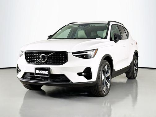 2026 Volvo XC40 Plus, B5 AWD Gas (mild hybrid), Dark
