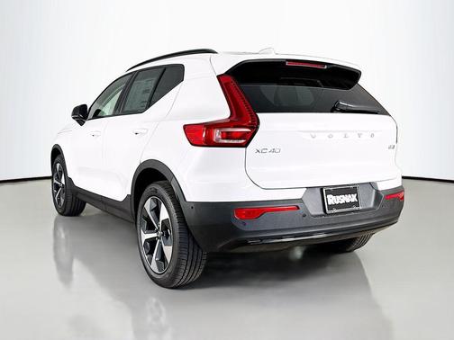 2026 Volvo XC40 Plus, B5 AWD Gas (mild hybrid), Dark