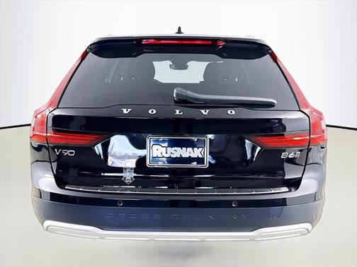 2025 Volvo V90 Cross Country B6 Plus