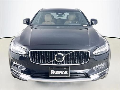 2025 Volvo V90 Cross Country B6 Plus