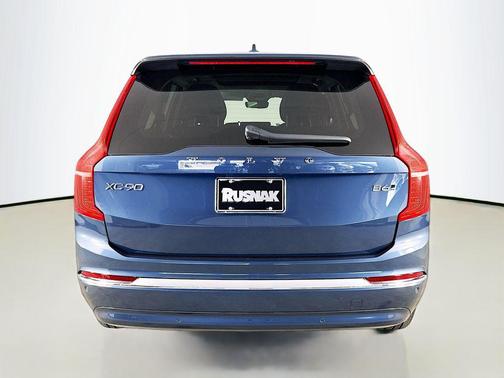 2025 Volvo XC90 B6 Core