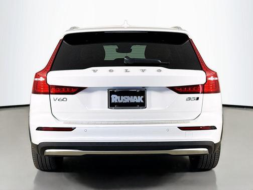 Crystal White 2024 Volvo V60 Cross Country B5 Ultimate