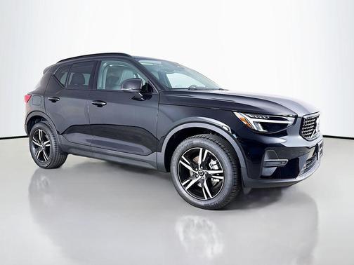2026 Volvo XC40 B4 Core