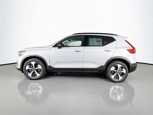 2026 Volvo XC40 Plus, B5 AWD Gas (mild hybrid), Dark