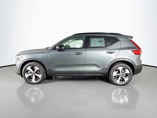 2026 Volvo XC40 Plus, B5 AWD Gas (mild hybrid), Dark