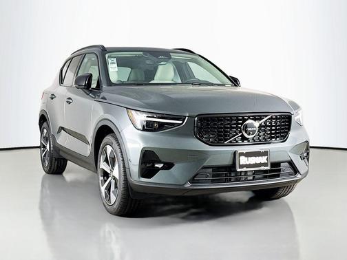 2026 Volvo XC40 Plus, B5 AWD Gas (mild hybrid), Dark