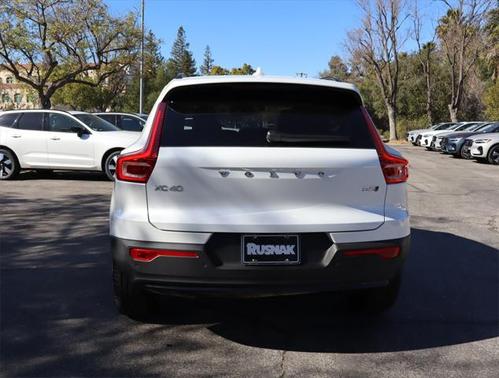 2025 Volvo XC40 B5 Plus Dark Theme