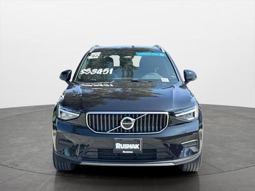 2025 Volvo XC40 B5 Core Bright Theme