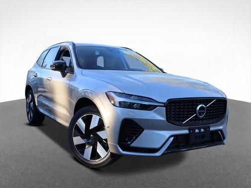 2025 Volvo XC60 Plug-In Hybrid Plus