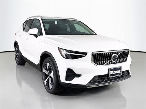 2025 Volvo XC40 B5 Core Bright Theme