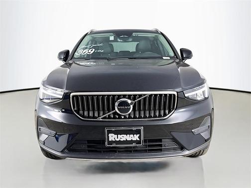 2025 Volvo XC40 B5 Core Bright Theme
