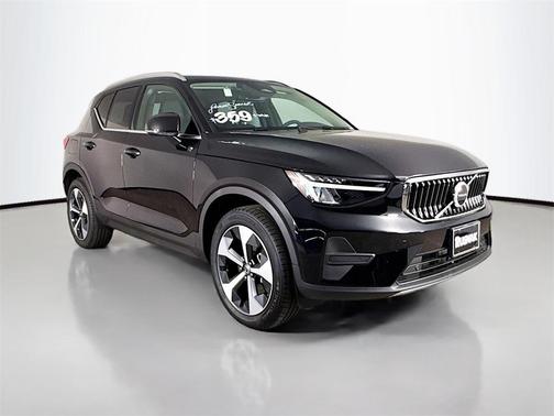 2025 Volvo XC40 B5 Core Bright Theme