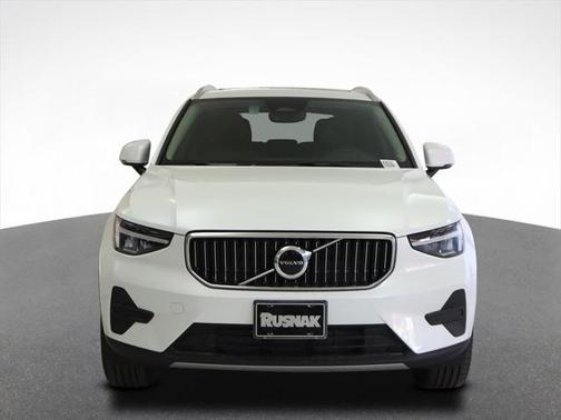 2025 Volvo XC40 B5 Core Bright Theme