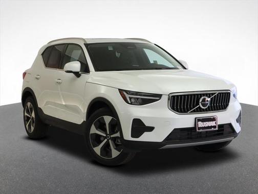 2025 Volvo XC40 B5 Core Bright Theme