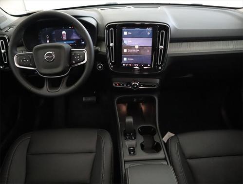 2025 Volvo XC40 B5 Core Bright Theme