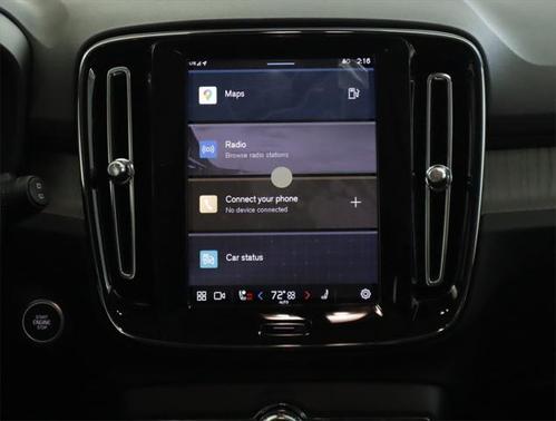 2025 Volvo XC40 B5 Core Bright Theme