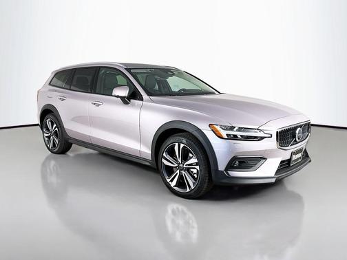 2026 Volvo V60 Cross Country Plus, B5 AWD Gas (mild hybrid)