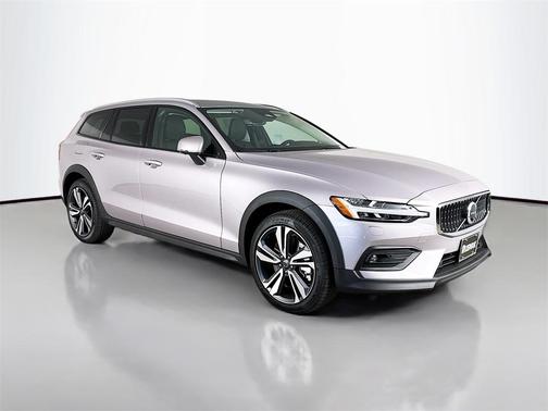 2026 Volvo V60 Cross Country B5 Plus