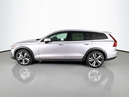 2026 Volvo V60 Cross Country B5 Plus