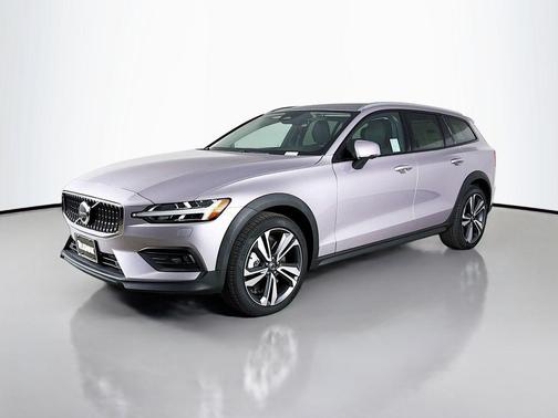 2026 Volvo V60 Cross Country Plus, B5 AWD Gas (mild hybrid)