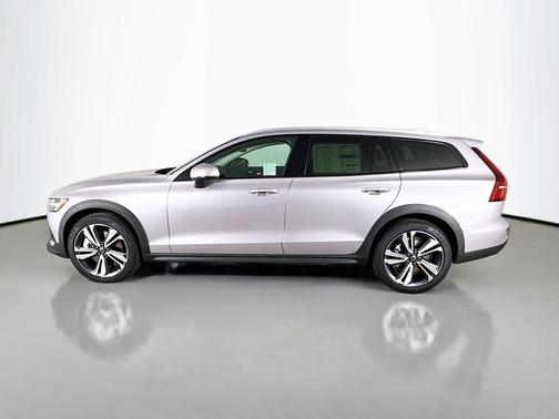 2026 Volvo V60 Cross Country Plus, B5 AWD Gas (mild hybrid)