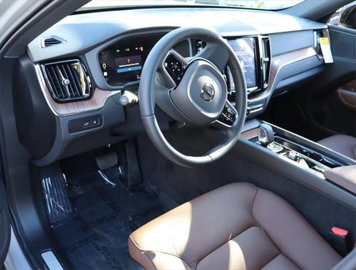 2025 Volvo XC60 Plug-In Hybrid T8 Plus