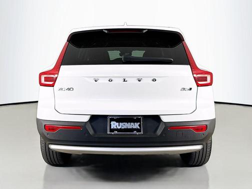 2023 Volvo XC40 B5 Plus Bright Theme