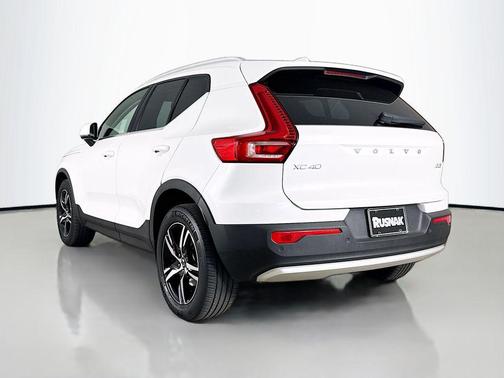 2023 Volvo XC40 B5 Plus Bright Theme