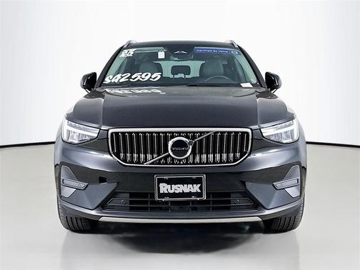 2025 Volvo XC40 B5 Core Bright Theme