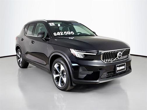 2025 Volvo XC40 B5 Core Bright Theme
