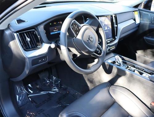 2025 Volvo XC60 Plug-In Hybrid T8 Ultra