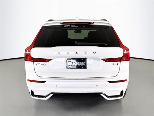2025 Volvo XC60 B5 Core