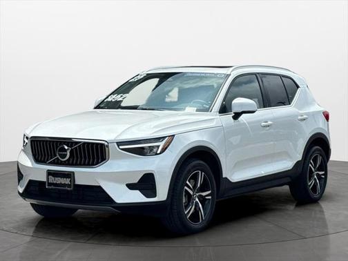 2025 Volvo XC40 B5 Core Bright Theme