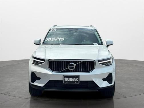 2025 Volvo XC40 B5 Core Bright Theme