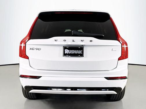 2023 Volvo XC90 Recharge Plug-In Hybrid T8 Plus Dark Theme 7-Seater