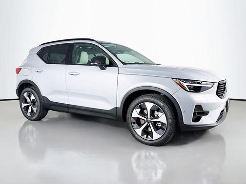 2026 Volvo XC40 Plus, B5 AWD Gas (mild hybrid), Dark