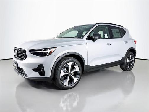 2026 Volvo XC40 Plus, B5 AWD Gas (mild hybrid), Dark