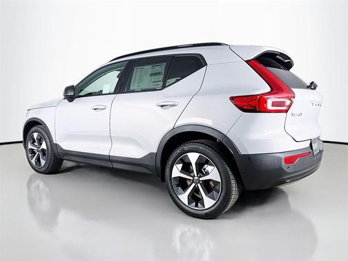 2026 Volvo XC40 Plus, B5 AWD Gas (mild hybrid), Dark