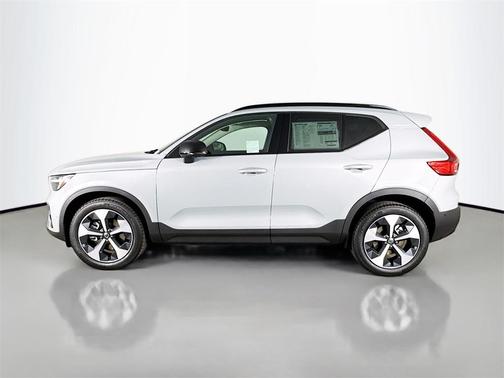 2026 Volvo XC40 Plus, B5 AWD Gas (mild hybrid), Dark